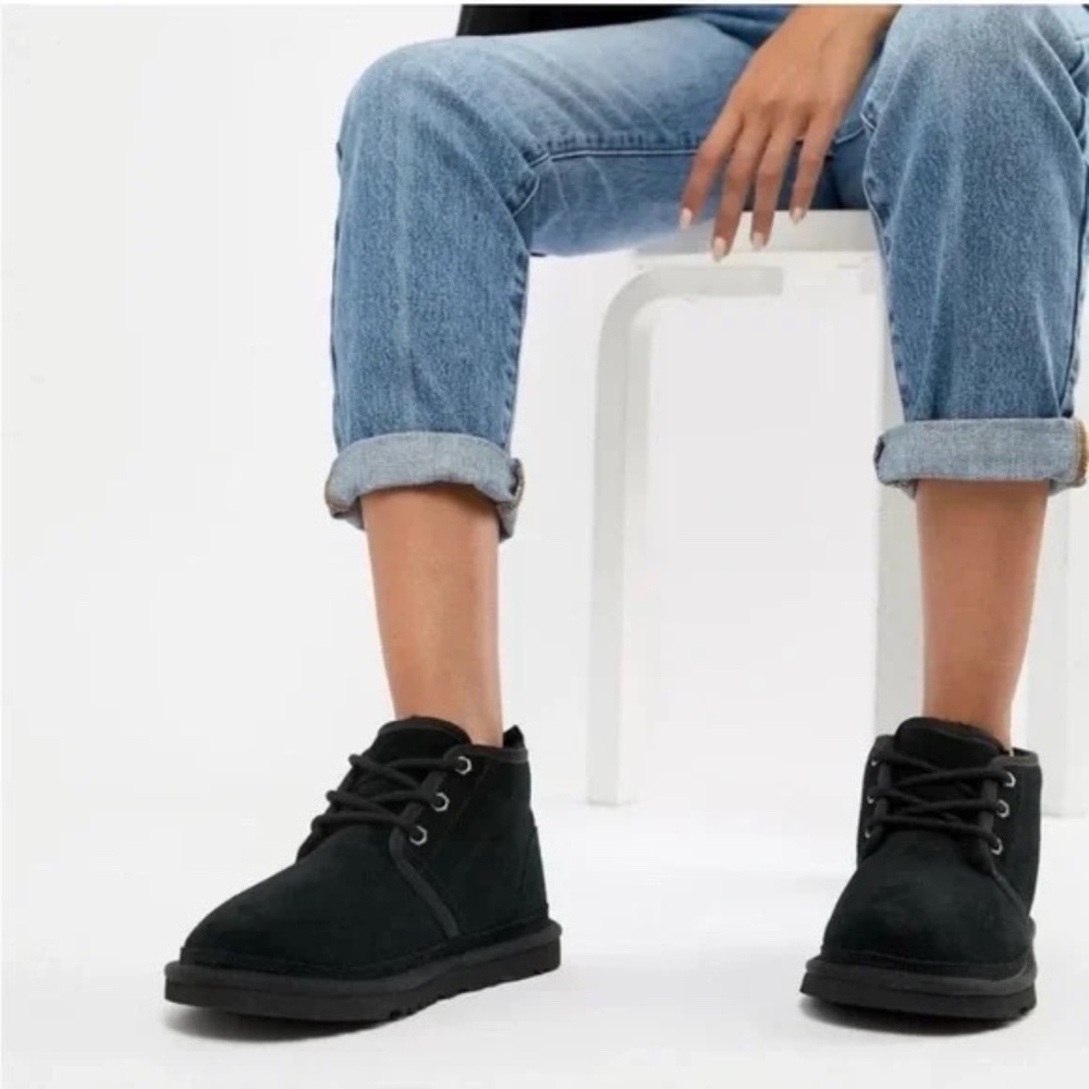 UGG Neumel Chukka Black Suede Shearling Lined‎ Ankle Boots Black Size 9